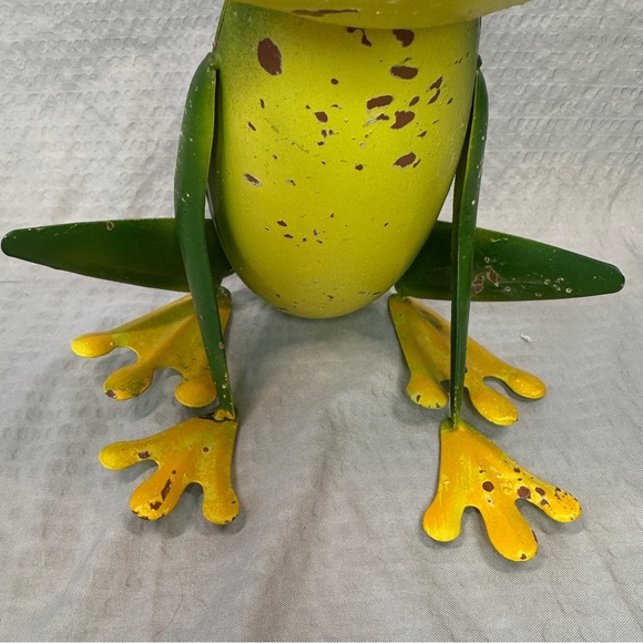 Yard Metal Sculpture Colorful
Green Frog WHIMSICAL Garden
Outdoor Yellow Feet - Picture 5 of 5